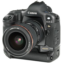 A Canon első fókusz-szorzótól mentes D-SLR gépe, 11 Mpixeles CMOS érzékelővel.