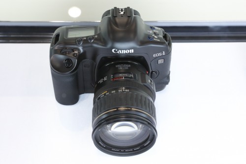 2000_Canon_EOS-1V