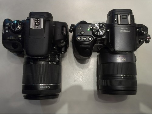 balra: EOS-100D; jobbra: Panasonic DMC-GH3