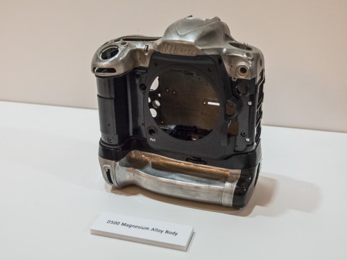A Nikon D500 magnézium-ötvözet váza