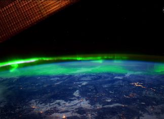 Sarki fény az űrből